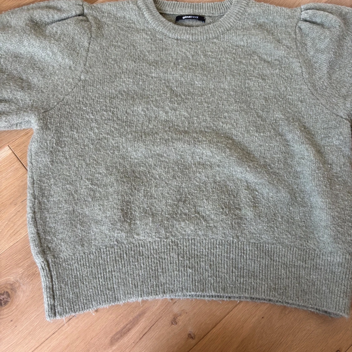 Grön stickad tröja med puffärm Gina Tricot - 4