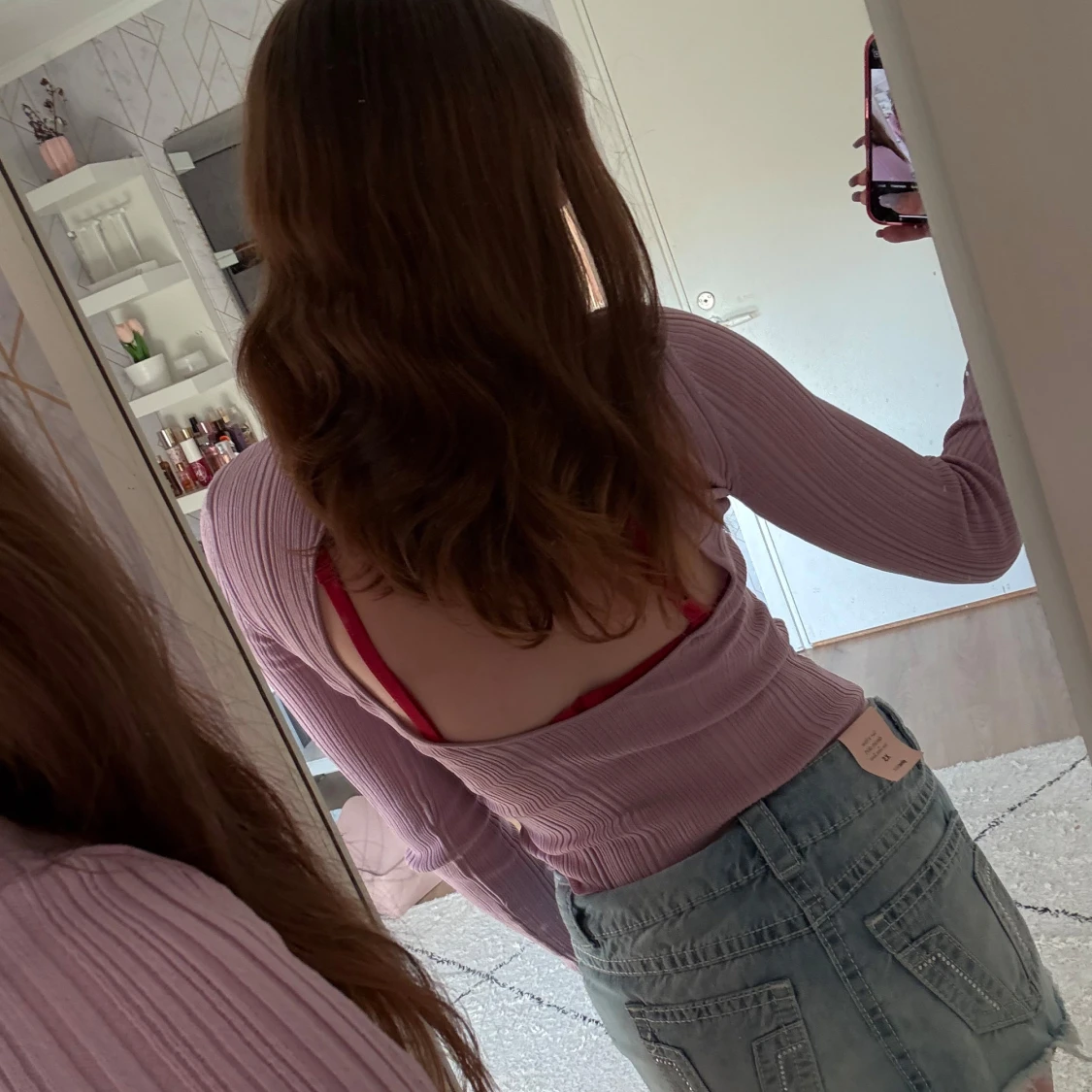 Ljuslila ribbad topp med öppen rygg från NA-KD - 1