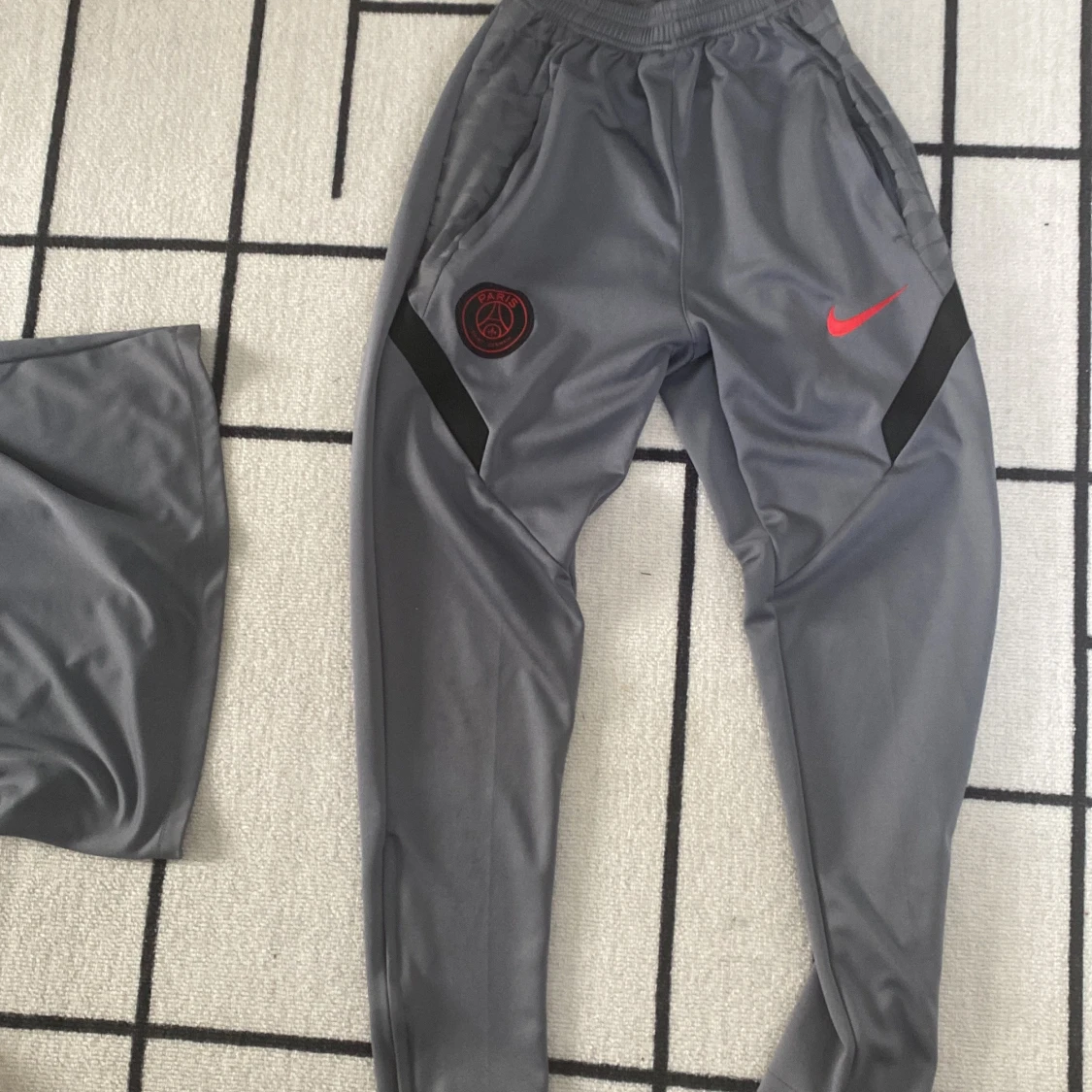 Grå PSG träningsset från Nike - 3