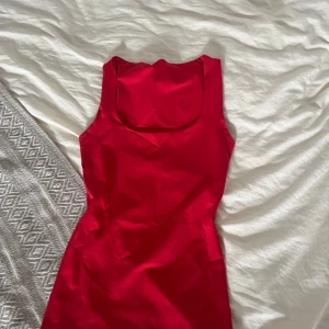 Rött linne  - Fin rött linne från Zara som är knappt använt 