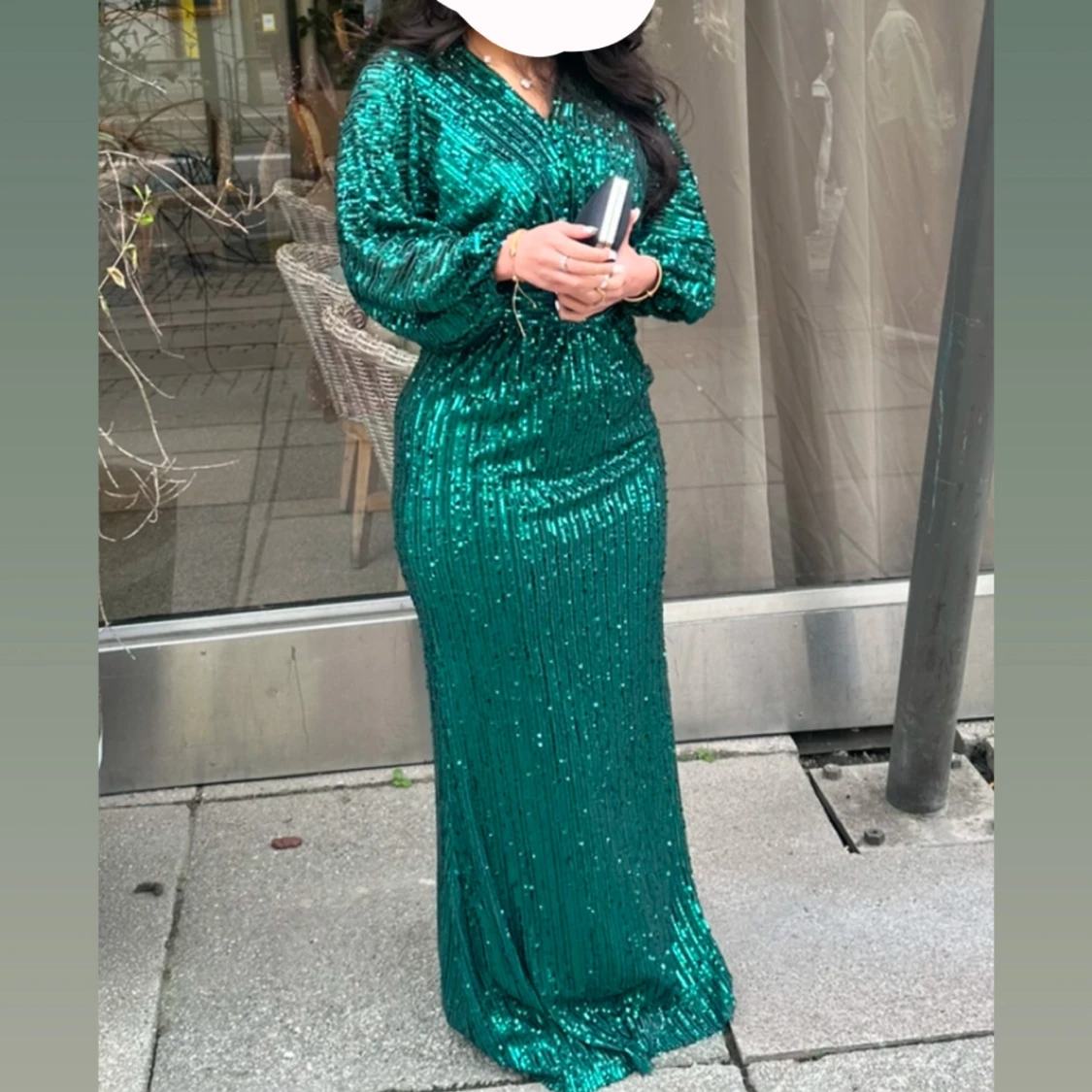 Grön glittrig långklänning med paljetter - 2