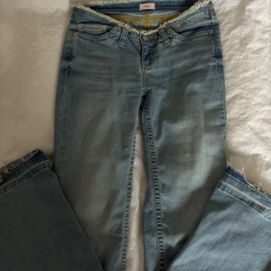 Ljusblå jeans  - Snygga ljusblå jeans från Nelly💖Köptes för 700💕Skriv för fler bilder!
