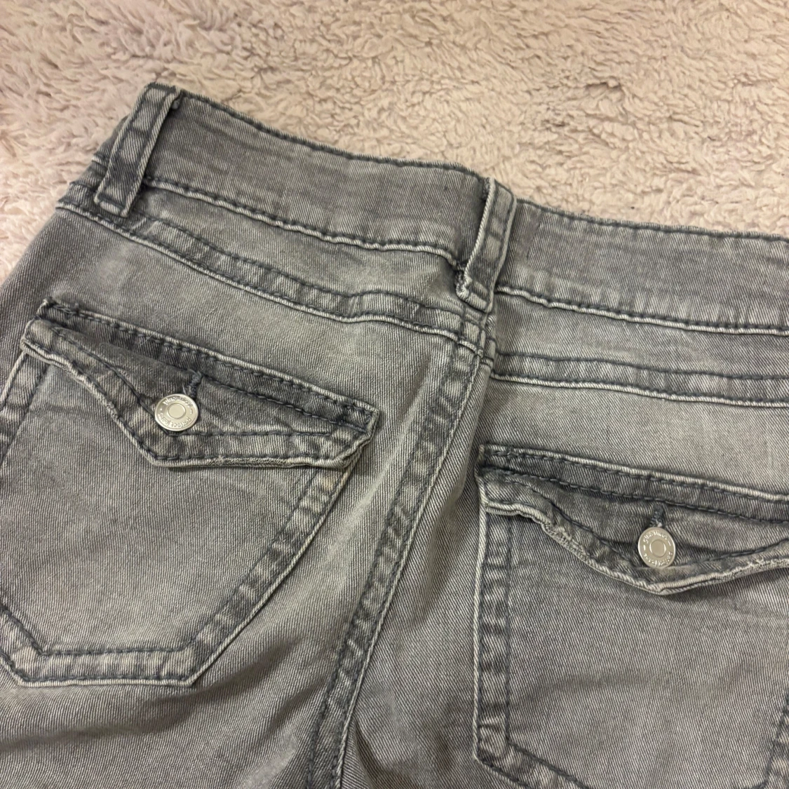 Grå bootcut jeans - 2