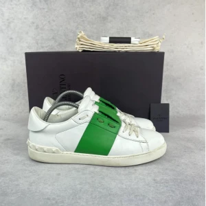 Valentino open sneaker - – Condition: 8/10  – Color: White and green  – What is included: Dustbag  – Retail price: 7280