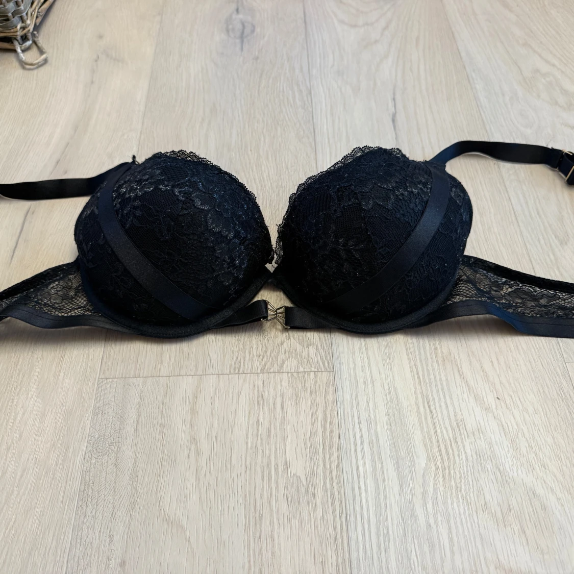 Svart spets-bh från Gensored 85D