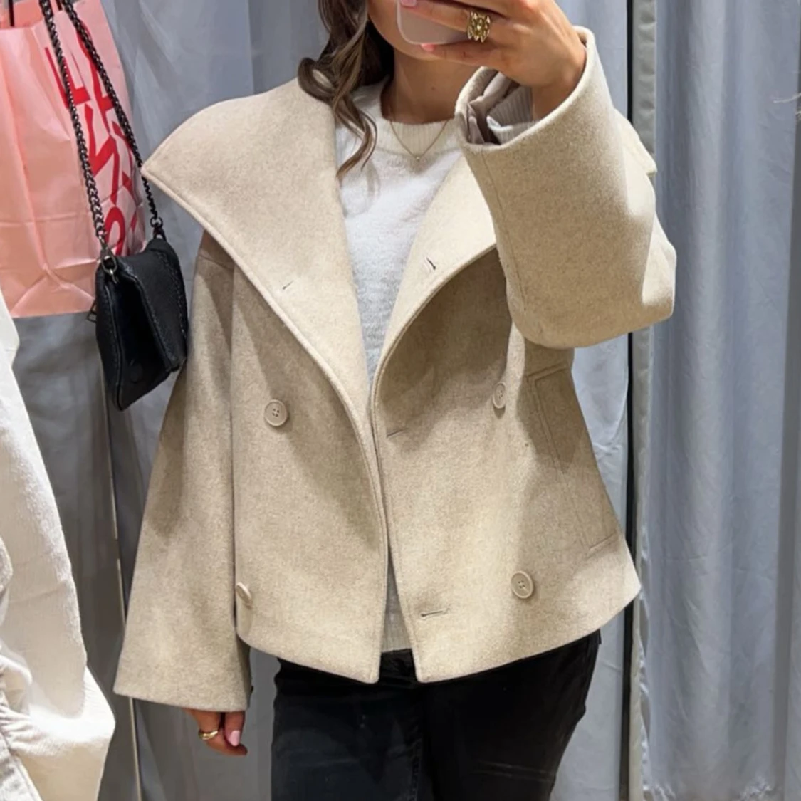 Beige kort från NA-KD