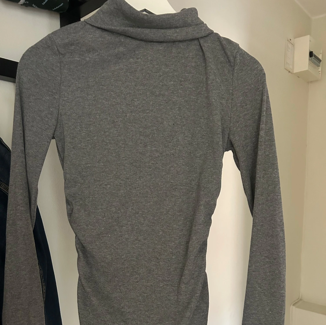 Grå polotröja