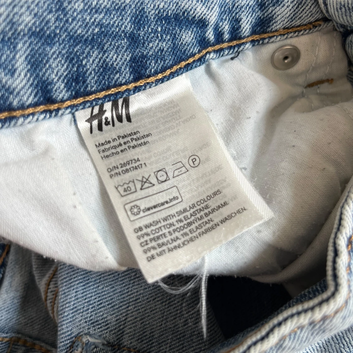 Ljusa slitna jeansshorts från H&M - 4