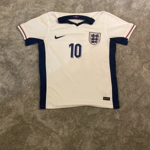  Nike England Bellingham 10 - England fotbollströja med Bellingham och nummer 10, knappt använd, England tröjan från EM 24, bara o höra av er vid frågor o funderingar🤩⚽️🏴󠁧󠁢󠁥󠁮󠁧󠁿