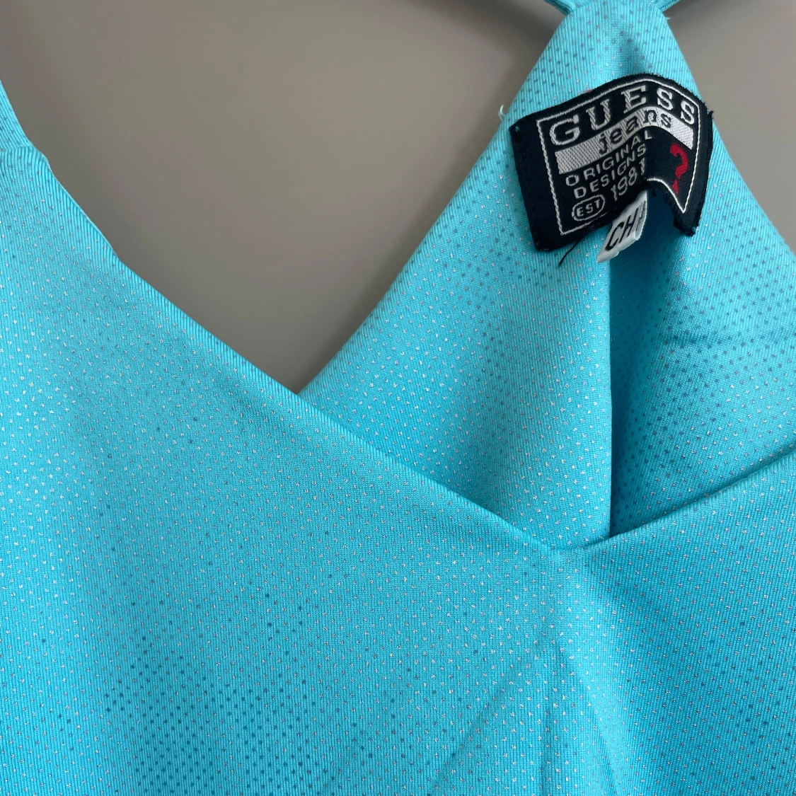 Turkos glittrig linnetopp från Guess - 1