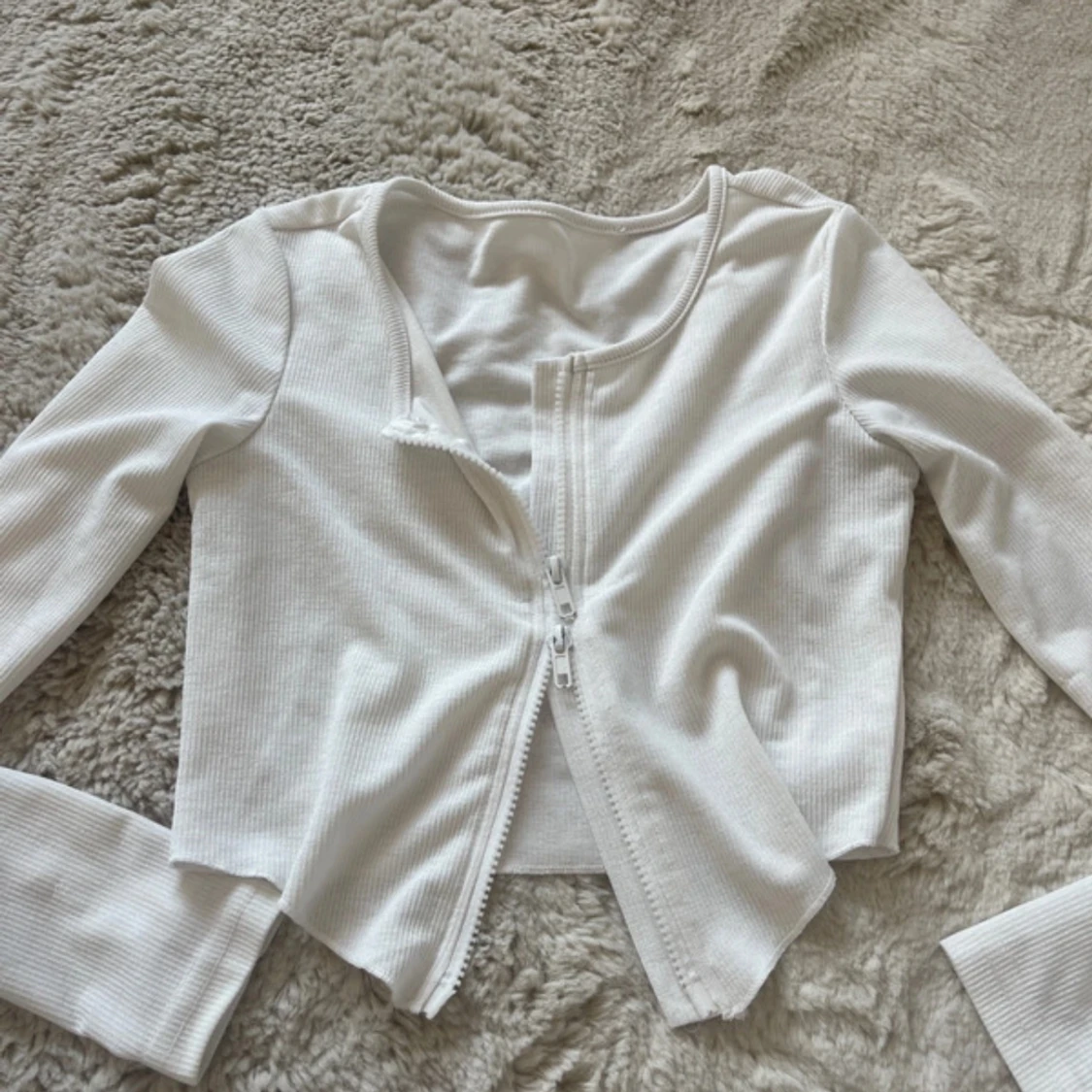 Vit croppad ribbad topp med dragkedja - 3