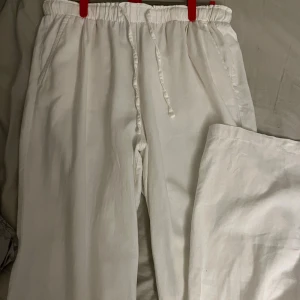 Linnebyxor - Snygga linnebyxor från Bershka, med fickor!