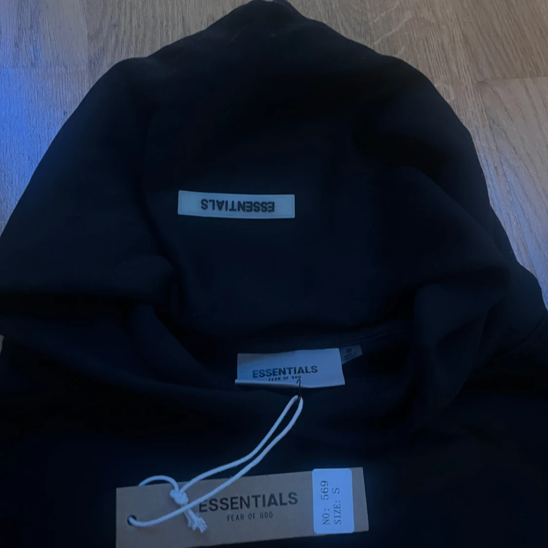 Svart Essentials M - 2