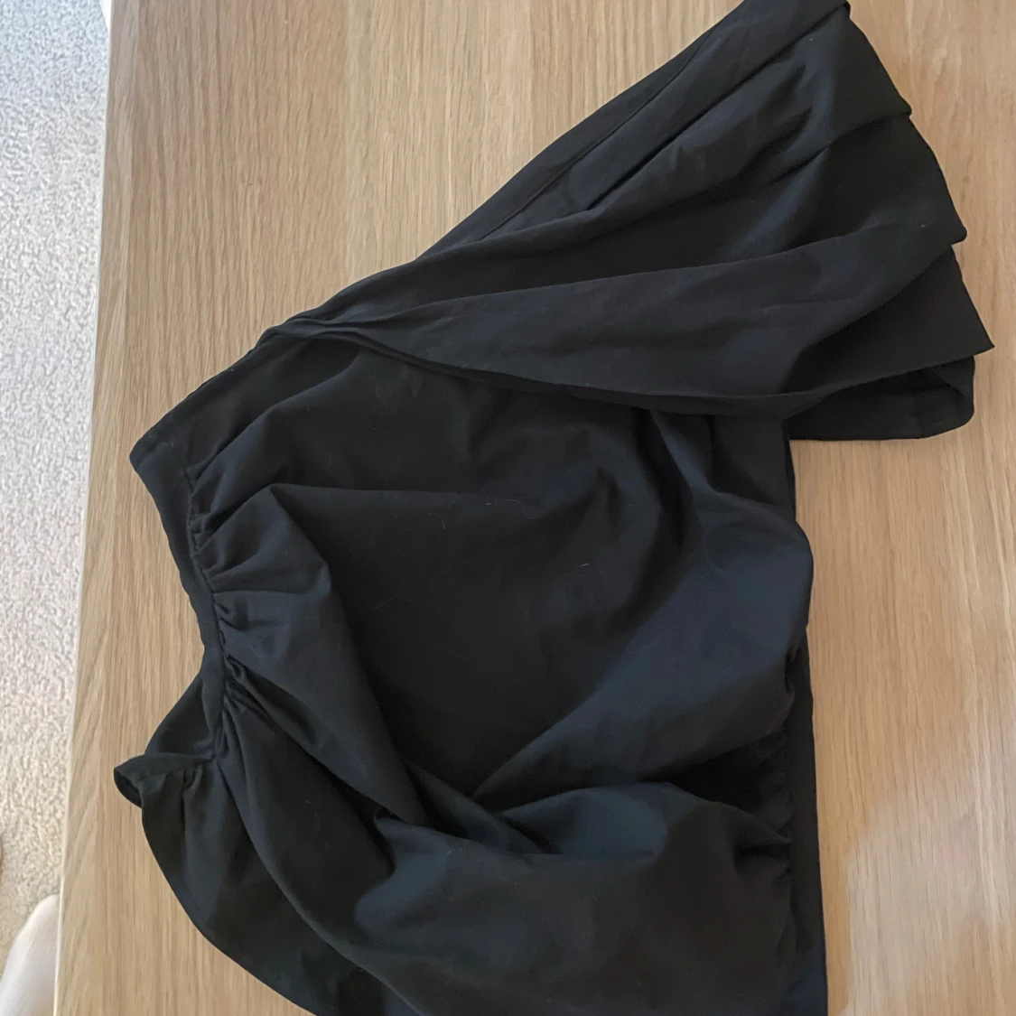 Svart oneshoulder topp - 2