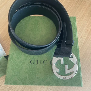 Gucci-skärp  - Skärp i läder från Gucci. Köpt för 385EUR. Grått. 