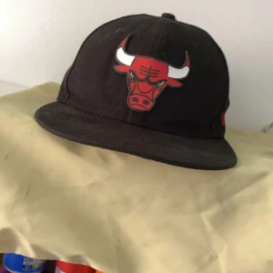 Chicago Bulls keps - Fitter cap strl 7 55cm mycket bra skick