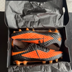 Nike Hypervenom RGN FG - Sjukt schyssta o limiterade Hypervenoms som jag lyckades få tag på när de släpptes. Storlek 42. Nytt skick då de bara använts någon enstaka gång.