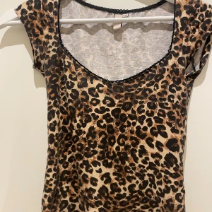 Leopardmönstrad topp - Lepardmönstrad topp från Nelly💓