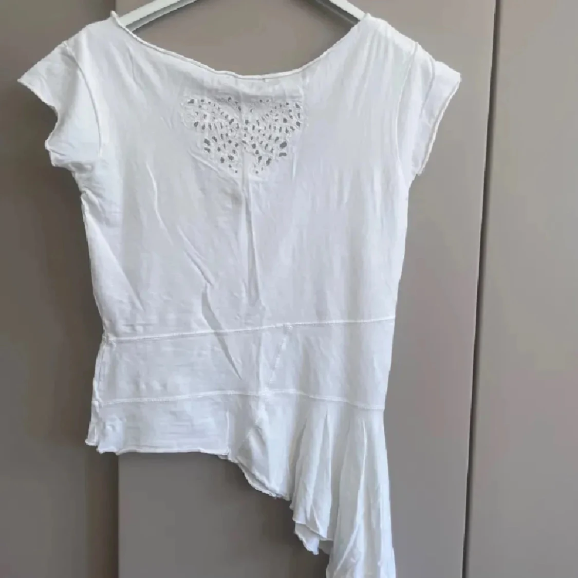 Vit asymmetrisk topp från Sisters - 2