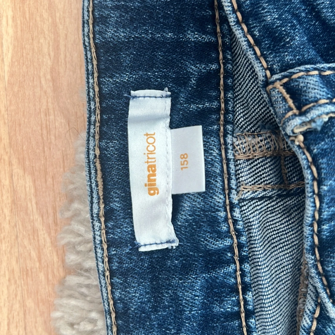 Lågmidjade Blå bootcut jeans från Gina Tricot Young - 2