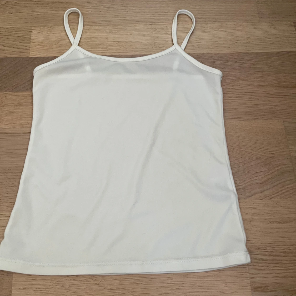 Vit spetsblus med blommönster från Lindex  - 1