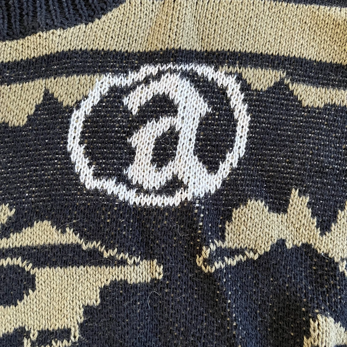 Randig stickad tröja med tryck - 2