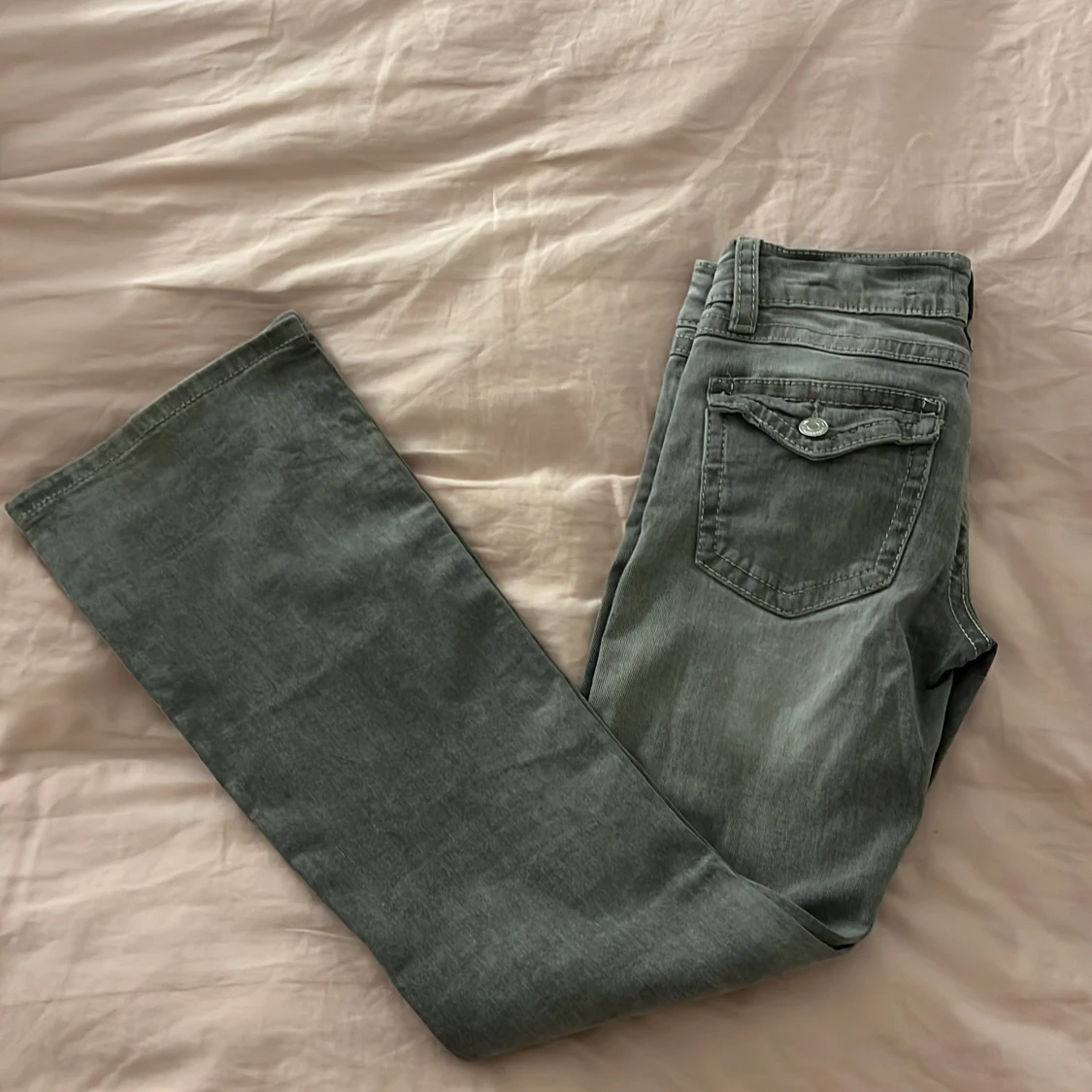 Gråa bootcut jeans💕