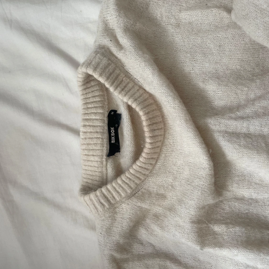 Beige stickad tröja från Bik Bok - 2