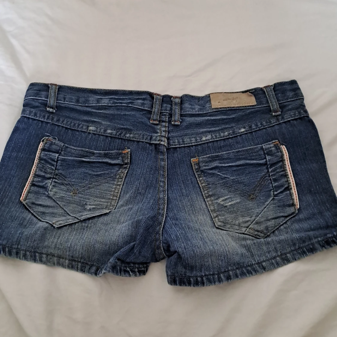 Mörkblåa basic jeansshorts low waist - 1