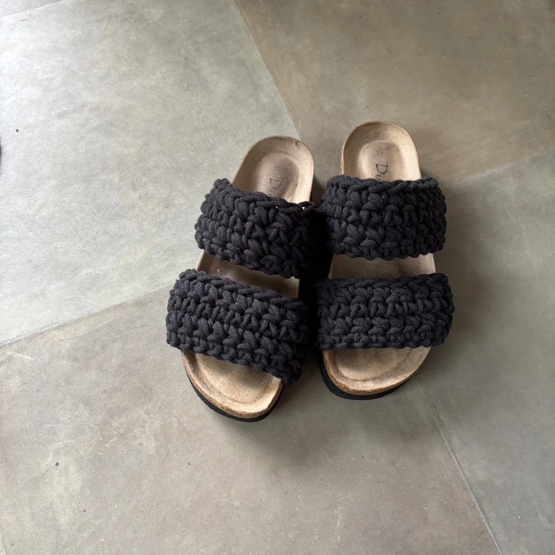 Svarta stickade sandaler från Duffy