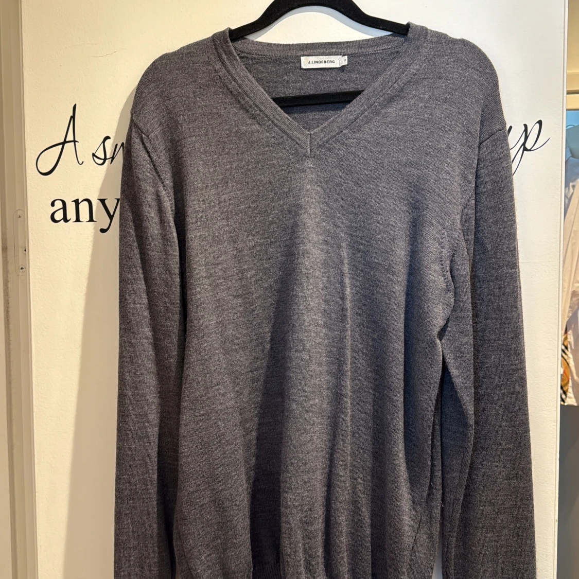 Grå v-ringad tröja J.Lindeberg