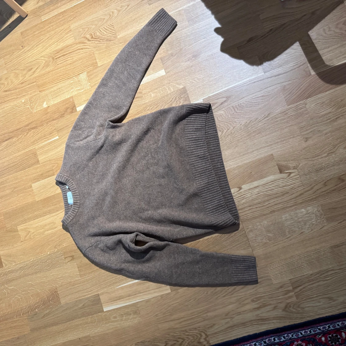 Brun ul tröja från bläck - 1