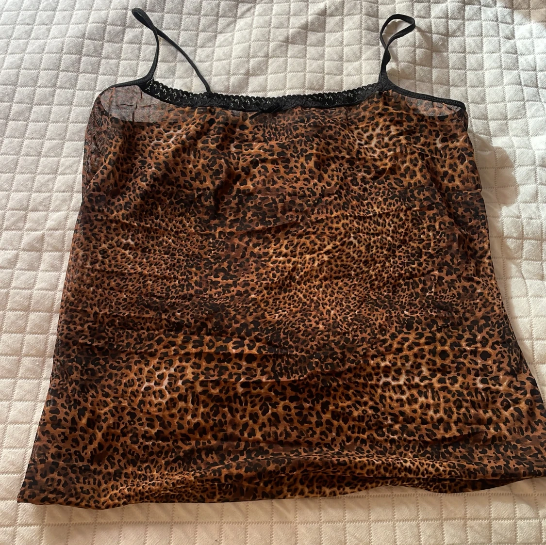 Leopardmönstrad pyjamas tröja + matchande shorts/ underled - 1