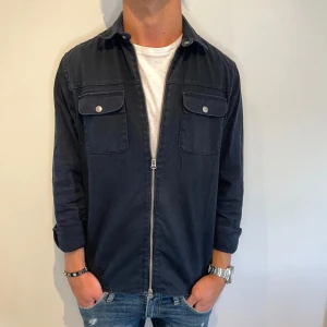 Overshirt - Blå overshirt ifrån Emilio | Strl - S | Skick - 9/10 | Nypris ca 900kr | Vid minsta lilla fundering är det bara att skriva!