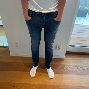 Replay Anbass Hyperflex jeans  - Säljer nu dessa Replay Anbass Hyperflex jeans, skriv för fler bilder/frågor🙌🏼