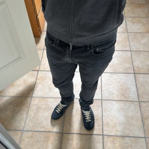 Acne Studios Jeans - - Condition: 10/10 - Color: Black - Size: 32/32 - Retail price: 1799 SEK - pris kan diskuteras 