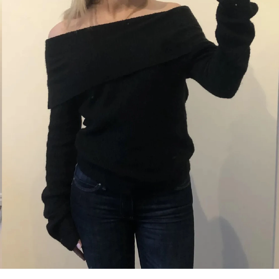 Svart offshoulder stickad tröja - 2