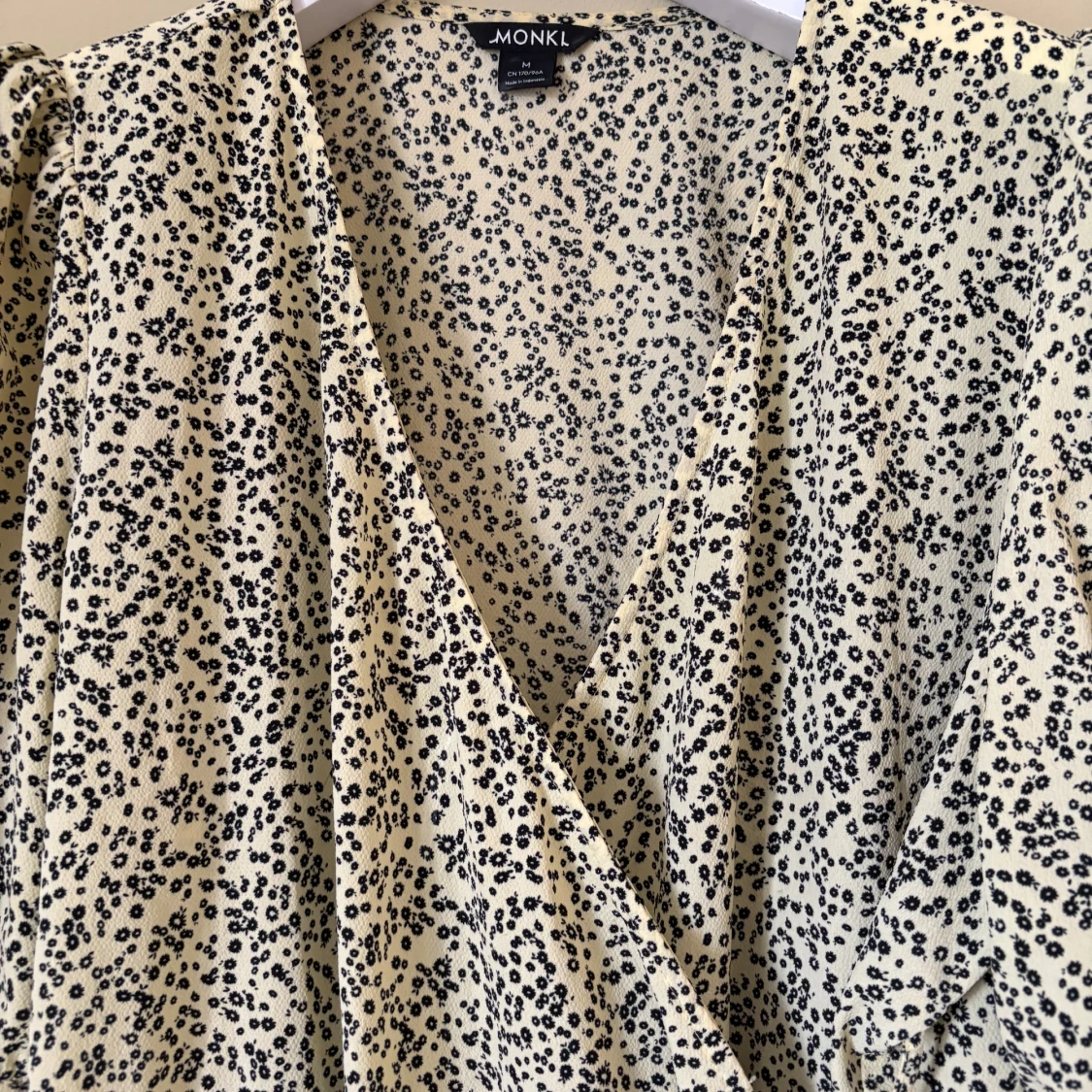 Blommig omlottklänning från Monki - 1