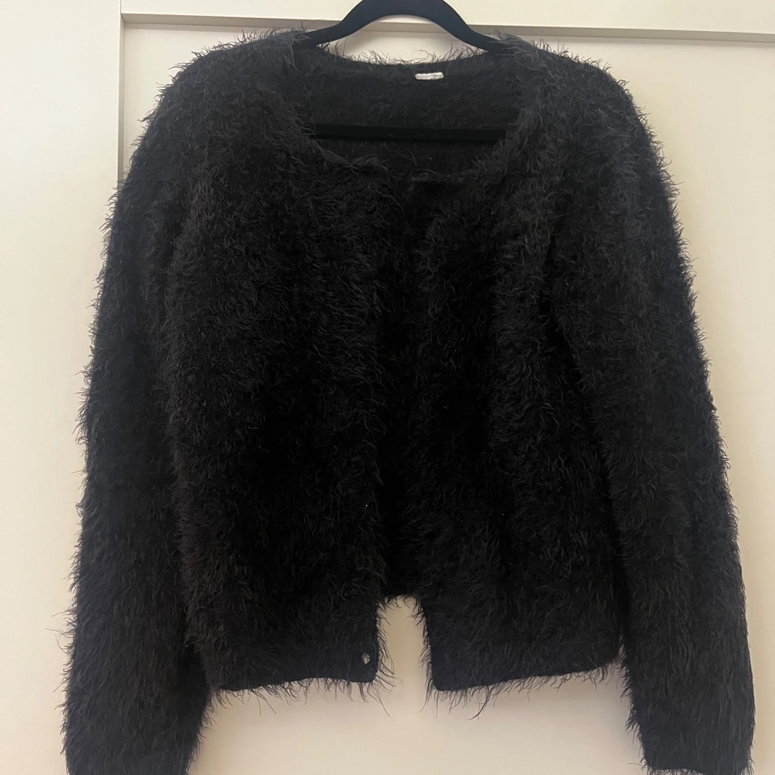 Svart fluffig kofta från Lindex