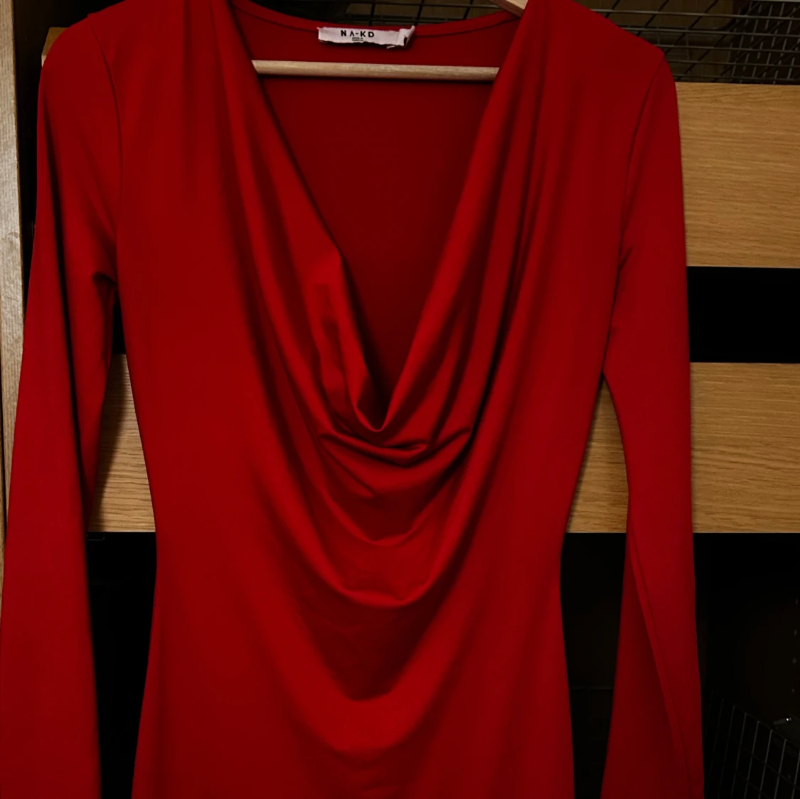 Röd långklänning från NAKD
