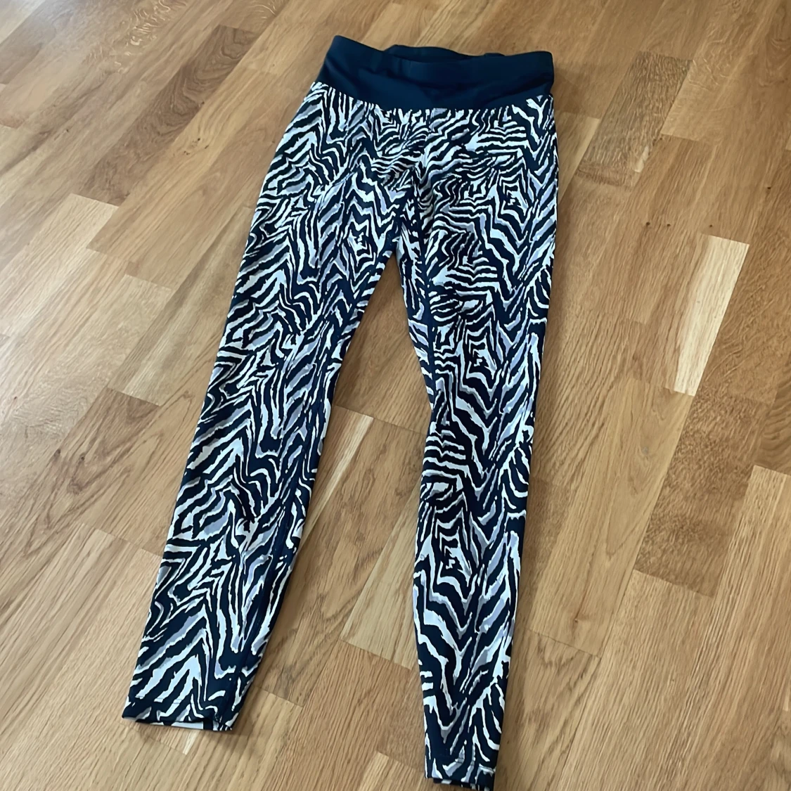 Zebramönstrade leggings
