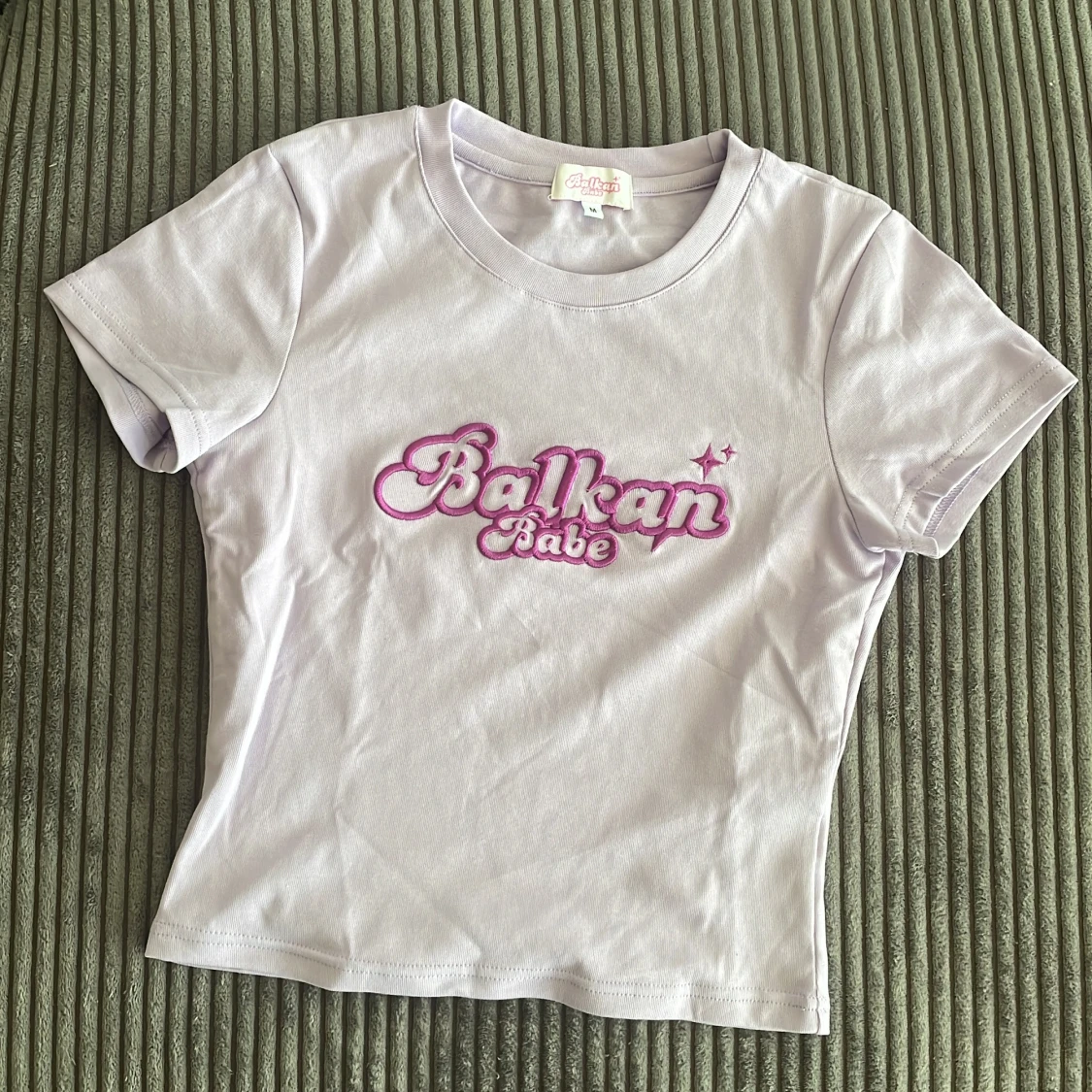 Ljuslila t-shirt från Balkan Babe