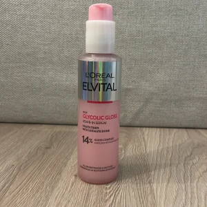 Glycolic Gloss Leave-In Serum från L'Oréal - Glycolic Gloss Leave-In Serum från L'Oréal Paris Elvital ger ditt hår en fantastisk glans och mjukhet. Säljer då den inte kommer till användning. Nypris 145