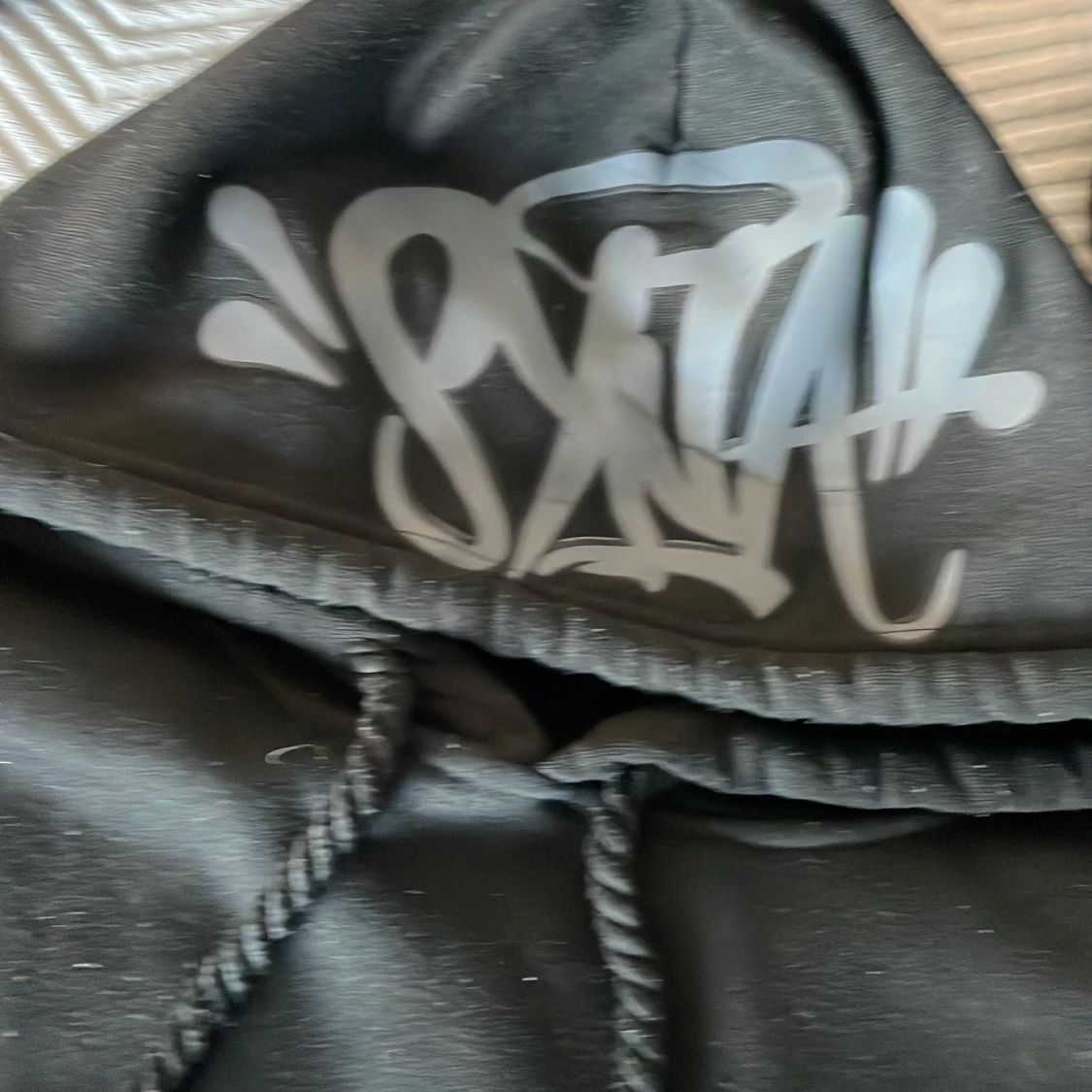 Syna world hoddie - 1