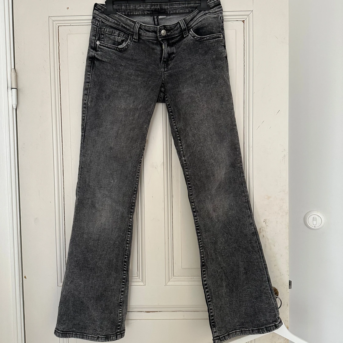 Gråa boot cut jeans