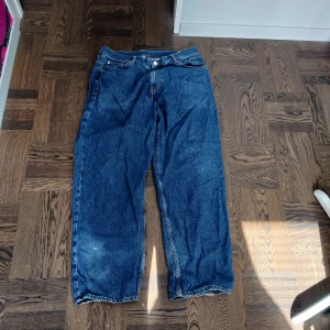 Blå sweet sktbs jeansbyxor - Säljer ett par blå sweet sktbs jeansbyxor