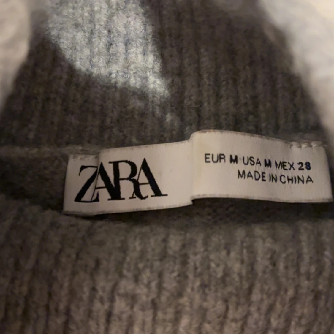 Grå stickad polotröja från Zara - 1