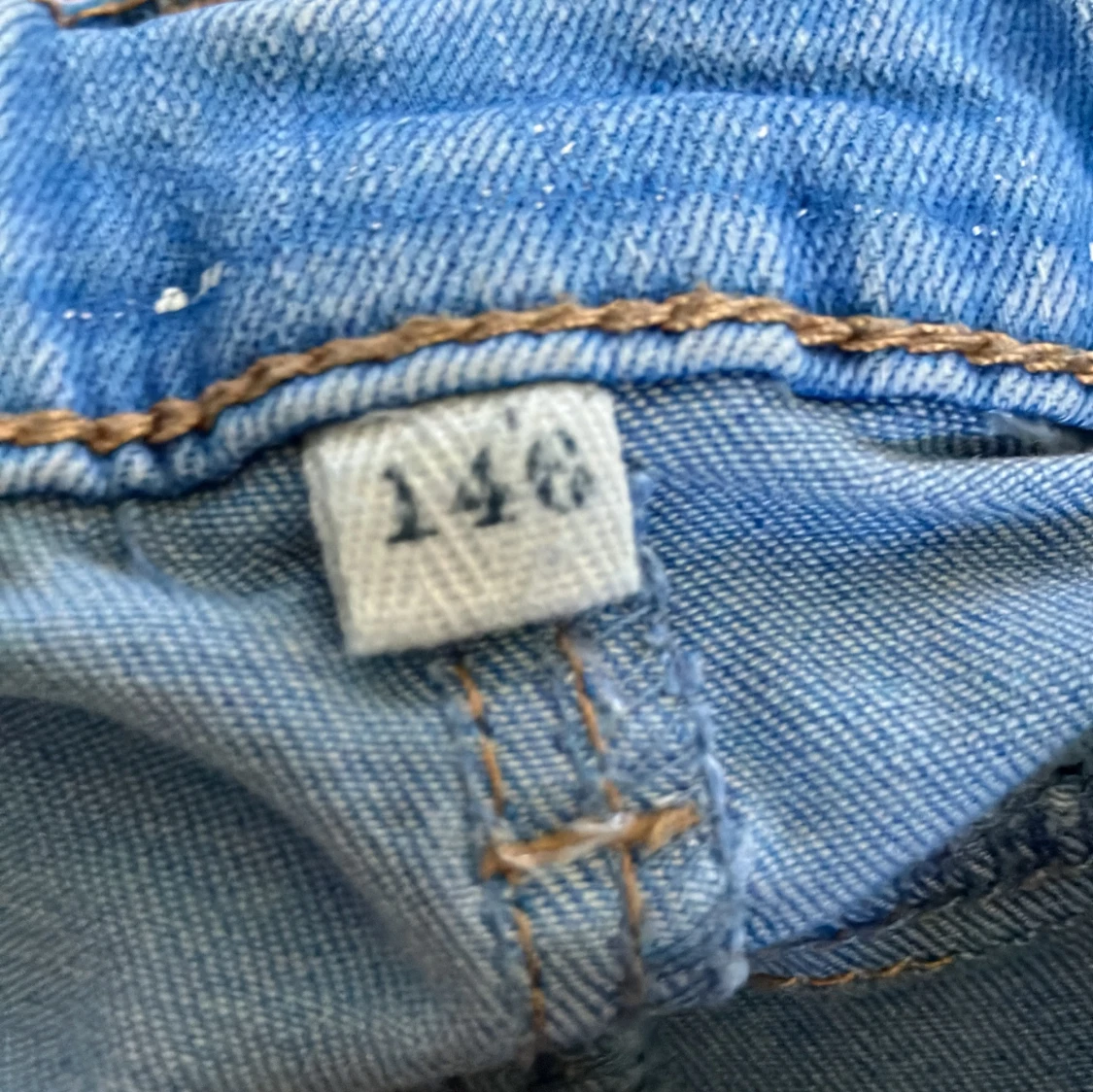 Ljusblå jeansshorts i strl 146 - 2