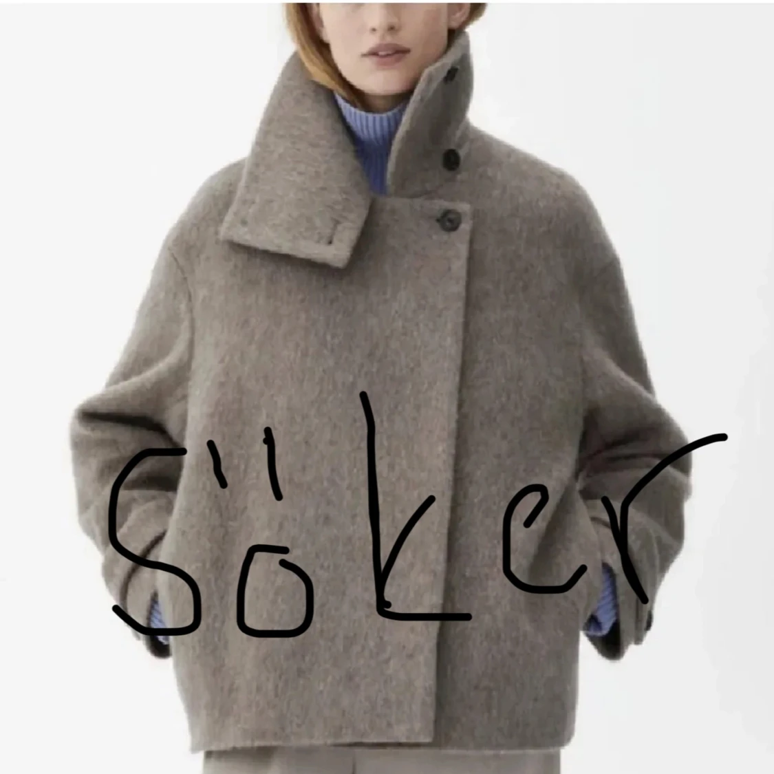 Beige ullkappa med hög krage