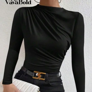 Svart långärmad topp från SHEIN - Stilren svart långärmad topp från SHEIN. Helt oanvänd! Skriv gärna för fler bilder🥰